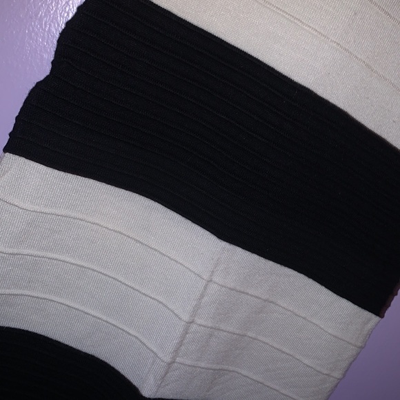 ⚡️ $5 FLASH SALE! ⚡️ GUESS Bodycon Dress - Picture 3 of 7